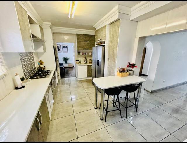 5 BEDROOM HOUSE FOR SALE IN VANDERBIJLPARK SE 3